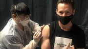 Χιου Τζάκμαν: Ακόμη και ο Wolverine χρειάζεται το εμβόλιο κατά της Covid-19