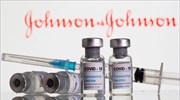 J & J: «Σύμφωνα με το πρόγραμμα» οι εμβολιασμοί στην Ευρώπη, αλλά θα «επαναξιολογηθούν τα δεδομένα»