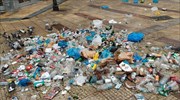Κυψέλη: 50 σακούλες σκουπίδια άφησαν οι συγκεντρωμένοι στην πλ. Αγ. Γεωργίου