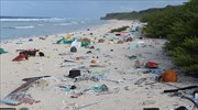 Τέσσερα δισ. πλαστικά σκουπίδια σε απομονωμένη ακατοίκητη ατόλη