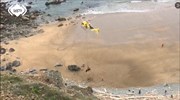 Ισπανία: Ταύρος εγκλωβίστηκε σε παραλία και σώθηκε με ελικόπτερο της πυροσβεστικής