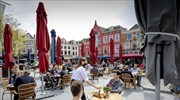 Οι Ολλανδοί πίνουν σε ένα «καλύτερο μέλλον»