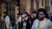Ανάσταση στις 21.00, στην Αθήνα χωρίς τιμές αρχηγού κράτους το Αγιο Φως