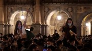 Ισπανία: Ολονύκτια πάρτυ και φιέστες «ελευθερίας» για την άρση της απαγόρευσης της κυκλοφορίας