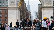 ΗΠΑ: Σύγχυση και αντιπαραθέσεις από την οδηγία στους εμβολιασμένους «να βγάλουν τις μάσκες»
