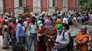 Ινδία: Μειώνονται τα κρούσματα - «Ανεπαρκής ο αριθμός των τεστ», λένε οι ειδικοί