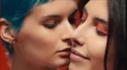 Ρώσος εισαγγελέας ζητά απαγόρευση διαφημίσεων όπου ζευγάρια ιδίου φύλου φιλιούνται