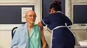 Πέθανε στα 81 ο Μπιλ Σέξπιρ, ο πρώτος άνδρας που εμβολιάστηκε κατά της Covid-19