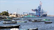 Πλοίο μεταφοράς εμπορευματοκιβωτίων προσάραξε στο Σουέζ - Ομαλή η κίνηση στη Διώρυγα
