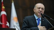 Η έκκληση Ερντογάν για χαμηλότερα επιτόκια ώθησε σε ιστορικό χαμηλό τη λίρα