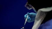 Οι κυβερνήσεις χρειάζονται «μείγμα εμβολίων» για να νικήσουν τον Covid, λέει η επικεφαλής του EMA