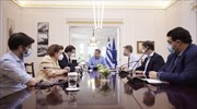 Greek govt unveils pre-paid card worth 150€ for 18-25 year olds willing to get Covid-19 vax