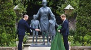 Οι πρίγκιπες Ουίλιαμ και Χάρι έκαναν τα αποκαλυπτήρια του αγάλματος της μητέρας τους