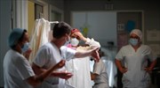 Γαλλία: Υποχρεωτικό εμβολιασμό των υγειονομικών εισηγούνται οι λοιμωξιολόγοι