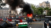 Δακρυγόνα κατά διαδηλωτών στο Παρίσι - Διαμαρτυρία για τα «διαβατήρια υγείας»