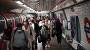 Βρετανία: Σταθερή αύξηση των κρουσμάτων καθημερινά, αλλά μειώνονται οι θάνατοι