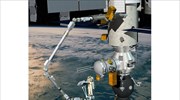 Ένας βραχίονας που «περπατάει» στον Διεθνή Διαστημικό Σταθμό
