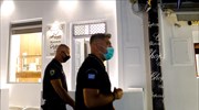 Guardian: Η Ελλάδα στέλνει την αστυνομία στα νησιά για να εντείνει τους ελέγχους