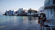 Τουρισμός: Άνοδος της πληρότητας Ιούλιο-Αύγουστο - Αγωνία για τον τελικό «λογαριασμό» στο ταμείο