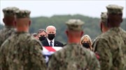 ΗΠΑ: Ο Μπάιντεν υποδέχτηκε τα φέρετρα των στρατιωτών που σκοτώθηκαν στη βομβιστική επίθεση στην Καμπούλ