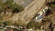 Περού: Τουλάχιστον 32 νεκροί από πτώση λεωφορείου σε χαράδρα