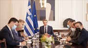 Κυβέρνηση: Θετικό αφήγημα στην οικονομία και στάση αναμονής για την πανδημία