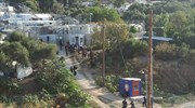 Σάμος: Ξεκίνησε η μεταφορά αιτούντων άσυλο από το παλιό ΚΥΤ στη νέα δομή