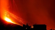 Λα Πάλμα: Βρυχάται το Κούμπρε Βιέχα προκαλώντας ποτάμια λάβας