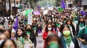 Λατινική Αμερική: Χιλιάδες γυναίκες διαδήλωσαν υπέρ του δικαιώματος στην άμβλωση