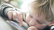 Η μυωπία απειλεί τα παιδιά που χρησιμοποιούν πολύ ώρα ηλεκτρονικές συσκευές