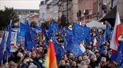 «Κανείς δεν πρόκειται να μας βγάλει από την Ευρώπη μας», λένε οι Πολωνοί