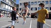 Οι Παριζιάνοι εγκαταλείπουν την πρωτεύουσα και τα σχολεία χάνουν μαθητές
