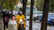Βροχές και καταιγίδες αύριο που σταδιακά θα περιοριστούν στα ανατολικά