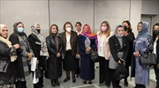 Η Λίνα Μενδώνη υποδέχθηκε στο Μουσείο της Ακρόπολης ομάδα γυναικών από το Αφγανιστάν