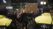 Ολλανδία: Συγκρούσεις διαδηλωτών - αστυνομίας λόγω των περιοριστικών μέτρων