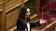 Ε. Αχτσιόγλου: «Σαν τον κλέφτη η κυβέρνηση καταργεί άλλο ένα δικαίωμα των εργαζομένων»