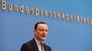 Γερμανία: «Εμβόλια υπάρχουν για όλους», διαβεβαιώνει ο υπ. Γενς Σπαν
