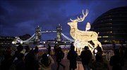 Οι Βρετανοί προετοιμάζονται για Χριστούγεννα χωρίς περιορισμούς