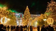Φαντασμαγορική η φωταγώγηση του Χριστουγεννιάτικου Δέντρου στην πλατεία Συντάγματος