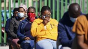 Νότιοαφρικανός ειδικός: «Τέσσερις βδομάδες για να "γνωρίσουμε" την Όμικρον»