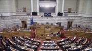 Βουλή: Ψηφίστηκαν οι διατάξεις για τον υποχρεωτικό εμβολιασμό και την έκτακτη οικονομική ενίσχυση στους ευάλωτους