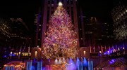 Με 50.000 λαμπάκια φωταγωγήθηκε το χριστουγεννιάτικο δέντρο στο Rockefeller Center