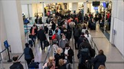 Ολλανδία: Εμβολιασμένοι και οι 14 επιβάτες από τη Ν. Αφρική που μολύνθηκαν με την παραλλαγή Όμικρον