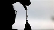 Ιταλία: 50χρονος πήγε να κάνει το εμβόλιο με... ψεύτικο χέρι