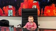 Ένα μωρό στην καρέκλα του Α. Τσίπρα