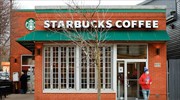 Starbucks: Εμβόλιο ή συνεχή τεστ οι επιλογές για τους εργαζόμενους