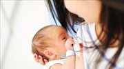 Κορωνοϊός: Καμία ένδειξη ότι ο ιός μεταδίδεται στα μωρά μέσω του θηλασμού από νοσούσες μητέρες