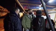 Τους αστέγους στο λιμάνι του Πειραιά επισκέφθηκε ο Κ. Μητσοτάκης
