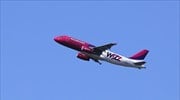 Wizz Air: «Πληγωμένα φτερά» λόγω μετάλλαξης Όμικρον