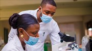 Κορωνοϊός: Νοτιοαφρικανοί επιστήμονες αντέγραψαν το εμβόλιο της Moderna